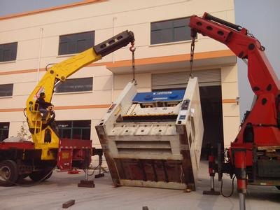 东莞市群海搬运服务部 专业重型设备搬运与吊装解决方案